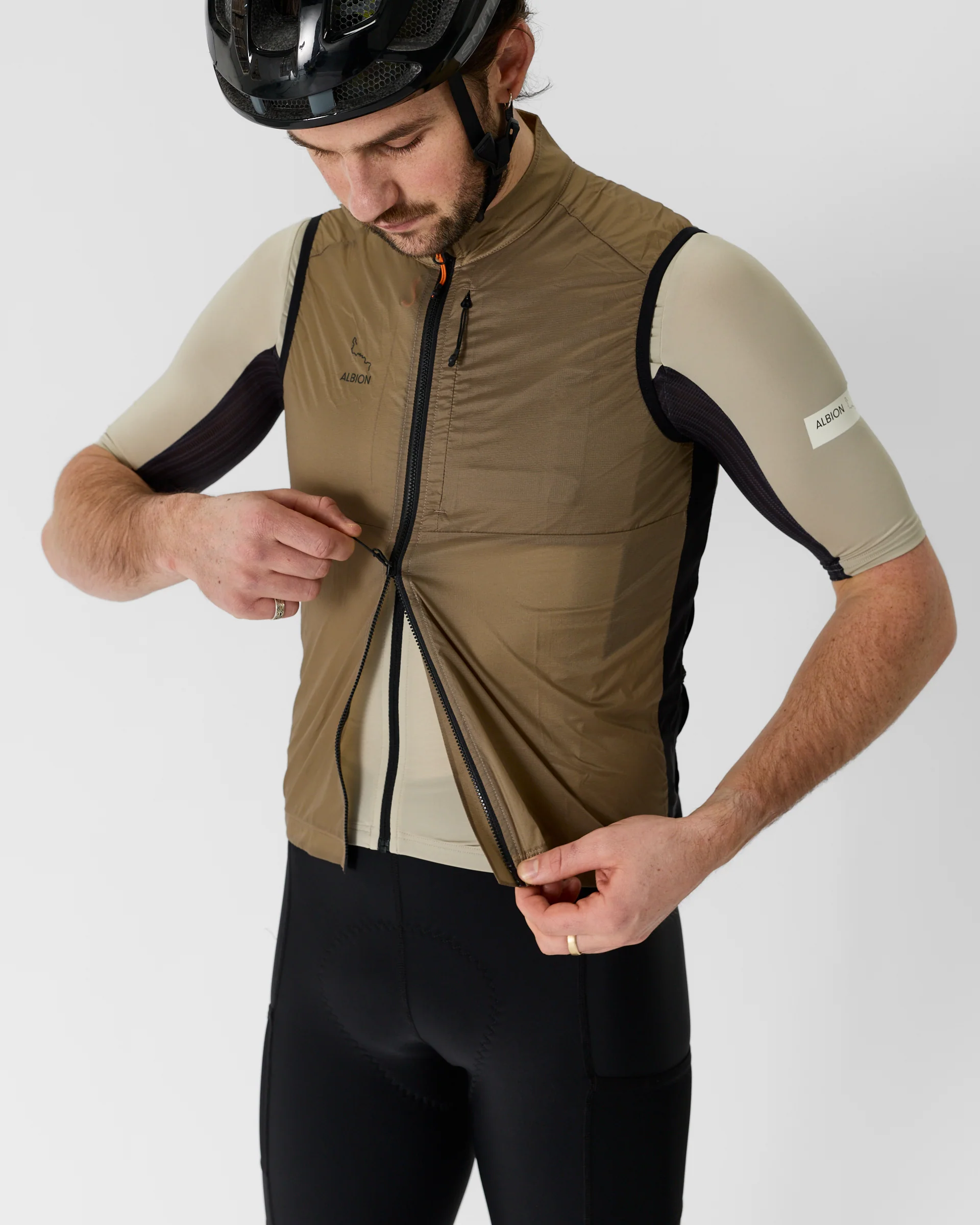 Men's Wind Gilet (Dark Sand) - Image 7